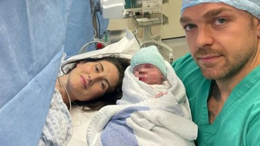 Médico rompe en llanto en plena cesárea al detectar un cáncer terminal a la mujer