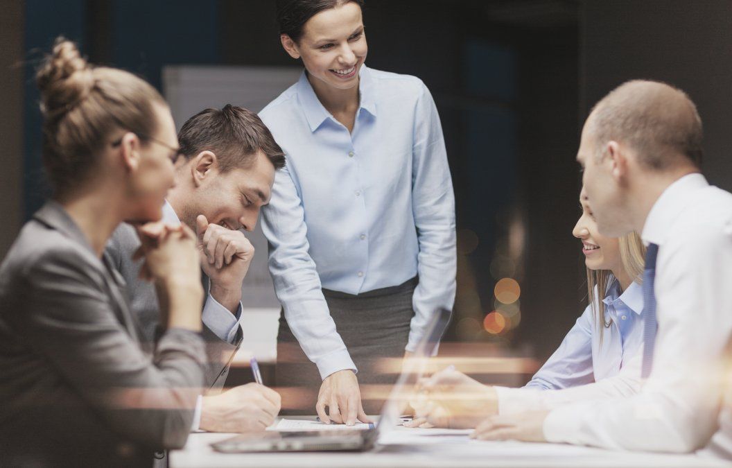 Para repensar el modelo de negocio de tu PyME es muy importante escuchar a tu equipo de trabajo, confiar en consultores especializados, innovar e invertir en tecnología. 