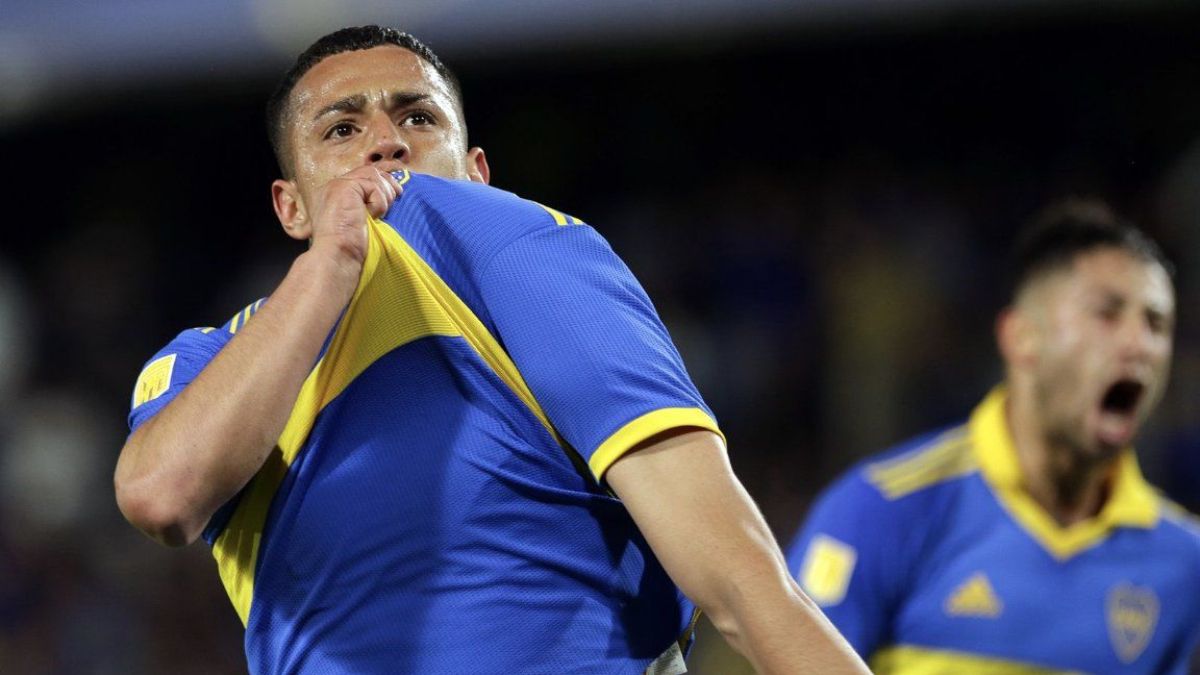 Morales entró y marcó el gol de Boca.
