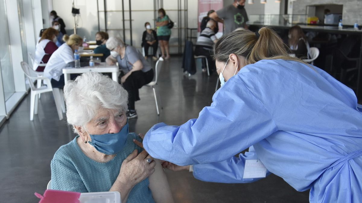 El gobierno nacional ya planeó la aplicación de la  cuarta dosis de la vacuna contra el coronavirus.que visiten los destinos turísticos de la provincia de Buenos Aires (Foto: Gobierno de la Provincia de Buenos Aires).