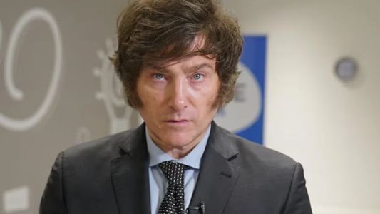 Un famoso periodista de espectáculos contó cuál es su parentesco con Javier Milei