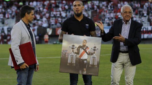 Emotivo homenaje a Jonatan Maidana en la previa de River-Defensa y Justicia