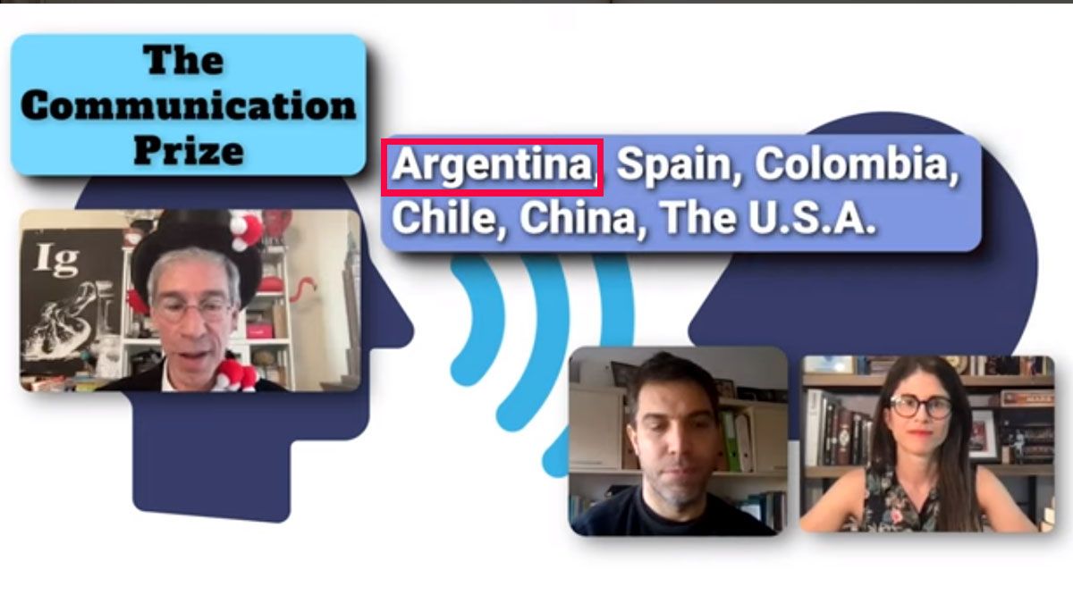 La Argentina, en los premios de comunicación, por leer para atrás de corrido. (Foto: Captura de TV)