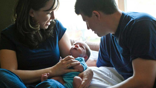 Licencia por paternidad: una deuda eterna del Estado argentino y los proyectos de ley que buscan cambiarla