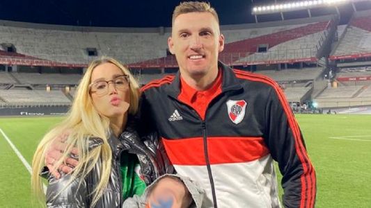 El tremendo cruce de la mujer de Franco Armani con hinchas de River que cuestionaron al arquero