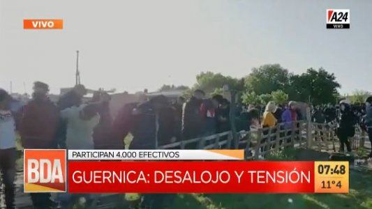 Video | Así detenía la policía a agresores que resistían el desalojo en Guernica