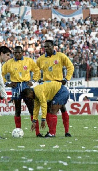 A 29 años del histórico Argentina 0 - Colombia 5: Sanfilippo vs. Goycochea, la tapa negra de El Gráfico y la irrupción salvadora de Bilardo