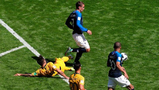 Griezmann marcó de penal con la primera ayuda del VAR