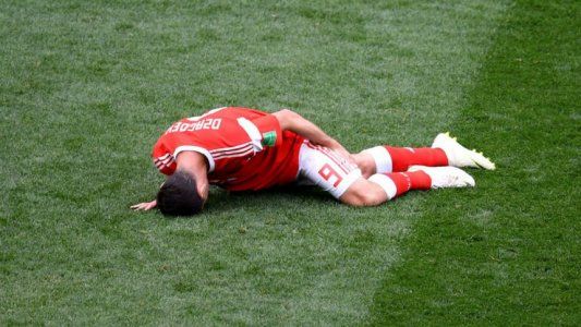 La figura de Rusia que se convirtió en el lesionado récord de un partido inaugural