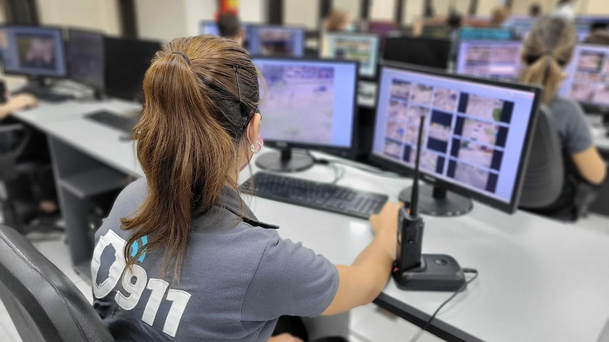 Una operadora del 911 brindó instrucciones telefónicas para asistir al bebé en medio de la emergencia.