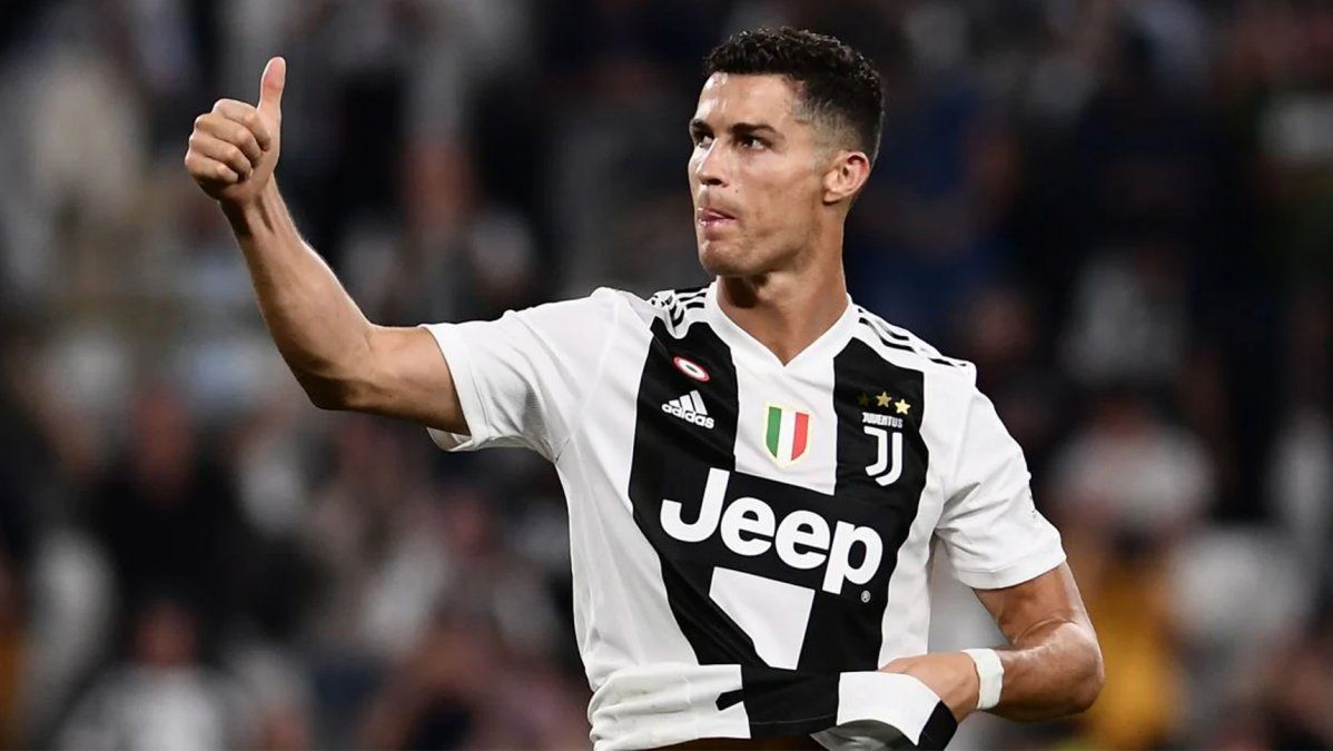 Insólito posteo de la hermana de Cristiano Ronaldo, con el futbolista como Superman para apoyarlo por la causa de violación