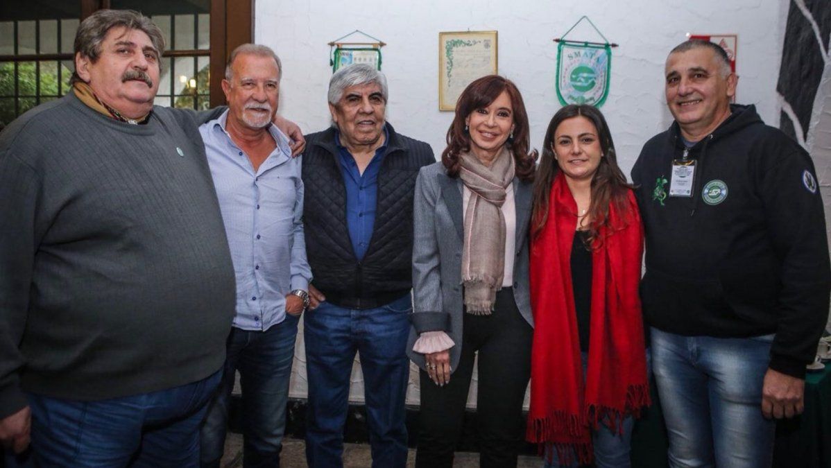 Enemigos íntimos: Cristina se reconcilió con Moyano y mandó una fuerte señal desde un acto de SMATA