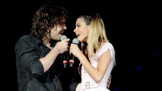 Tini Stoessel se dio dos gustos a la vez: cantó ante 25 mil personas y lo hizo con Peter Lanzani
