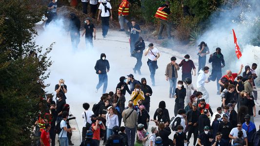 Más de 450.000 personas marcharon en Francia y crece la tensión por las protestas estudiantiles