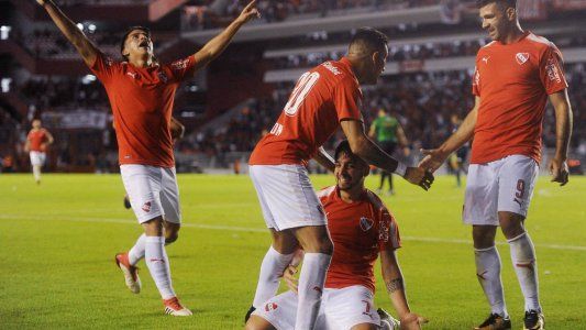 Independiente venció a Boca y dejó la Superliga al rojo vivo en el final