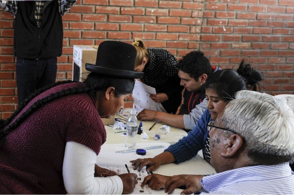 Elecciones en Bolivia:  con los primeros resultados, Morales y Mesa van a segunda vuelta