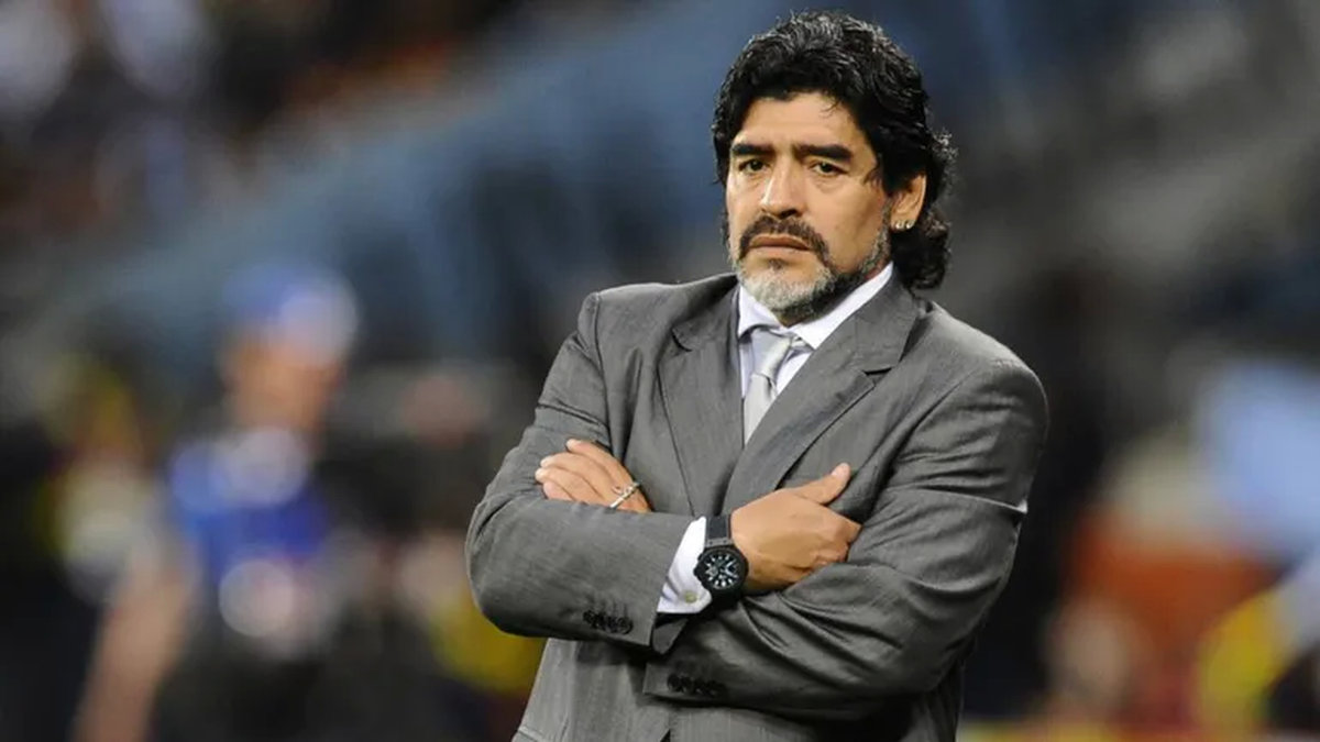 Ver para creer: la nueva aparición de Diego Maradona en Nápoles