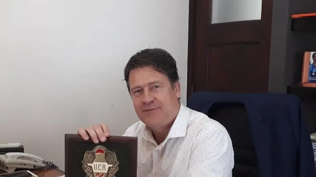 Carlos Briner, diputado provincial por la UCR y exintendente de Bell Ville, result&oacute; herido en el accidente, pero est&aacute; fuera de peligro. (Foto: X / @carlosbriner.)