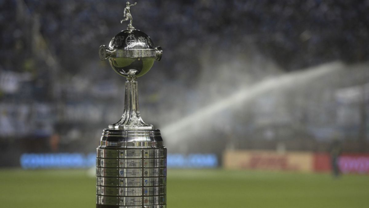 Se abrió la temporada de promesas por el megaclásico: Angelici aseguró que si gana Boca se tatúa la Copa Libertadores