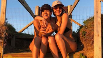 Agustina Cherri y Marcela Kloosterboer, vacaciones juntas y postales en la arena