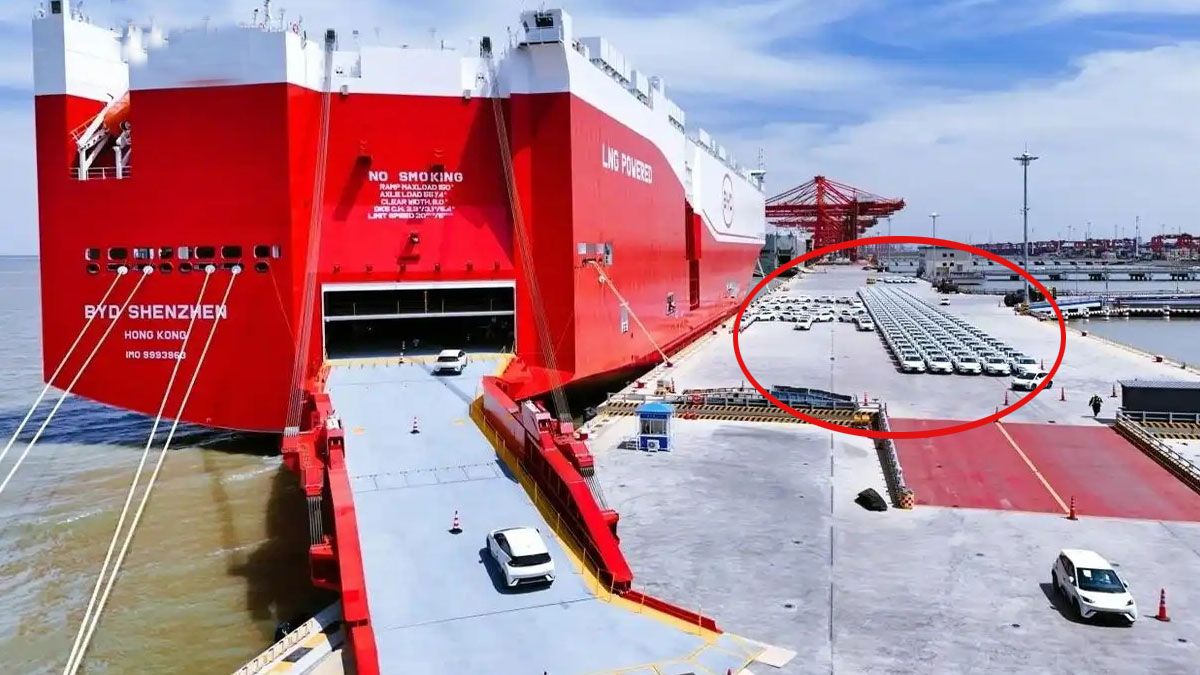 Como una ballena que abre su boca para absorber el kril con que se alimenta. Así es el megabarco cuando abre la bodega para cargar 10.000 vehículos para exportar a todos el mundo. (Foto: Gentileza Portuguese People)