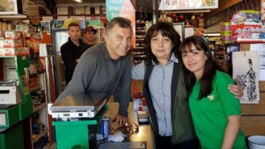 Ya un clásico: Macri salió a pasear por La Angostura y sorprendió comprando en un comercio