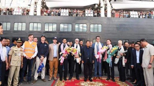 Permitieron desembarcar en Camboya a los 2.000 pasajeros de un crucero por estar libres del coronavirus