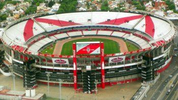 El vicepresidente de River quiere que el partido se juegue en el Monumental y con el público local