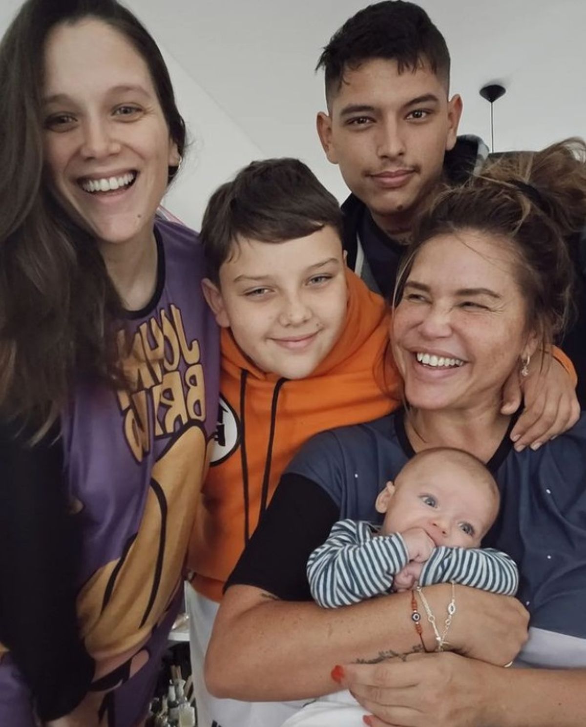Nazarena Vélez y la foto más emotiva con todos sus hijos y su nieto