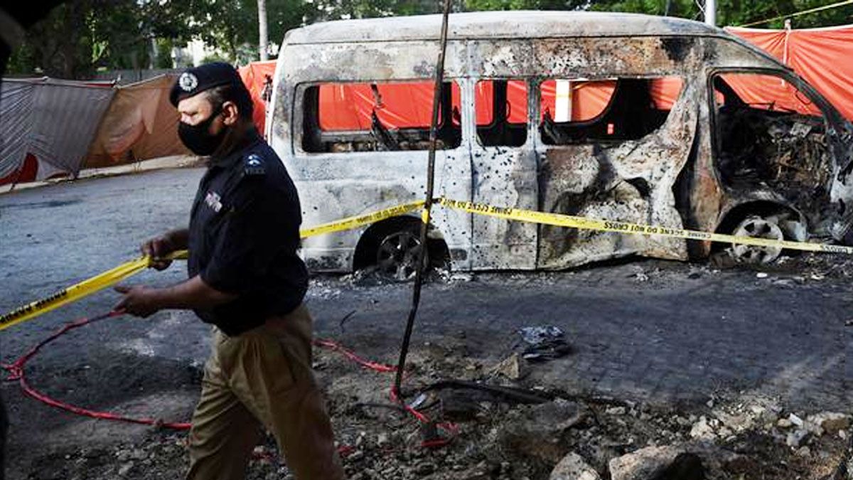 Grupos talibanes hicieron explotar un vehículo policial en Pakistán. Causó al menos 3 muertos (Foto: Gentileza DW)