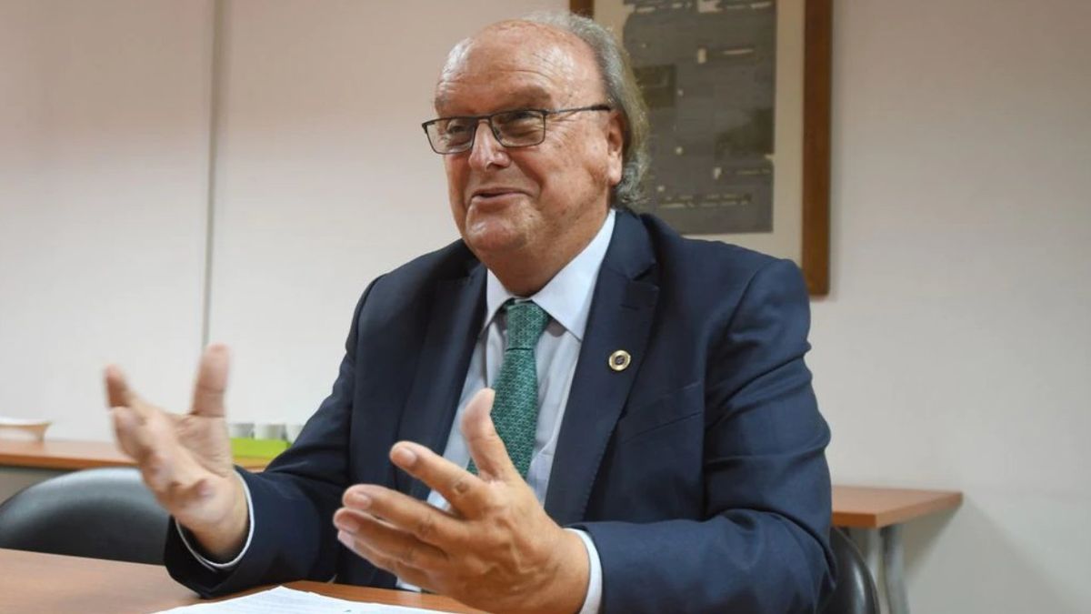 De Mendiguren confió en que la falta de dólares se aliviará en septiembre