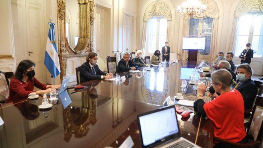 Desbordado por los números, Alberto apuesta a que no crezca la meseta alta en el AMBA y pide endurecer la cuarentena en el interior