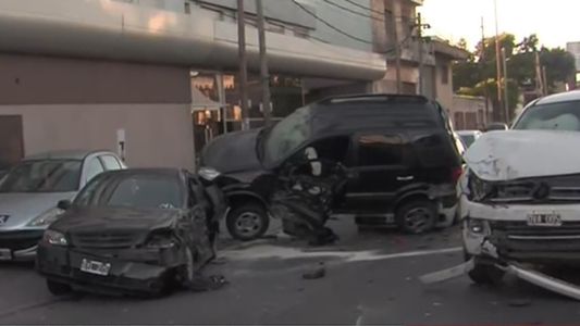 Un violento accidente dejó 7 autos destrozados y una escena de película: qué pasó