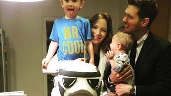 De hijo a padre: Noah le cantó el feliz cumpleaños a Bublé