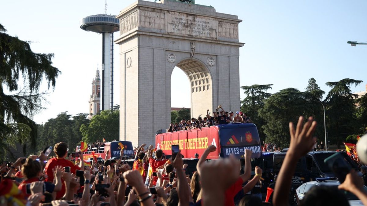 La denominada “rúa de los reyes del mundo” fue organizada como el acto central de los festejos y se esperaba la presencia de cerca de un millón de personas. (Foto: Reuters)