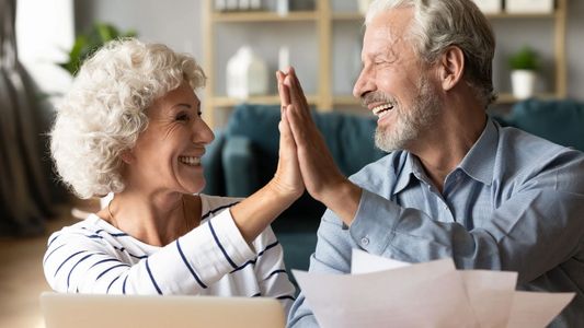 Un banco otorga un BENEFICIO de $130.000 a JUBILADOS de ANSES: qué trámite hacer