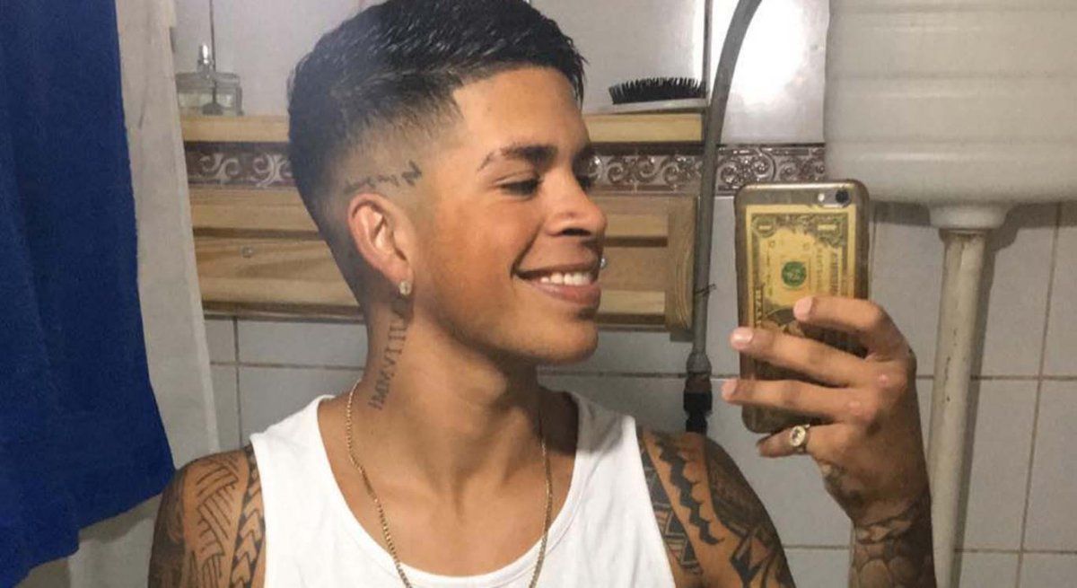 No llevaba casco porque los chicos buenos no los usan en el barrio para que los delincuentes los identifiquen y no los roben