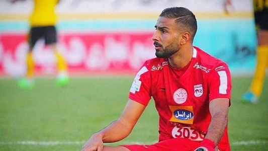 El jugador de fútbol Amir Nasr Azadni se salvó de la horca en Irán, pero recibió una dura condena