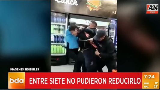 Un ciudadano chino quiso llevarse 5 botellas de aceite, no lo dejaron y se agarró a las piñas con la Policía