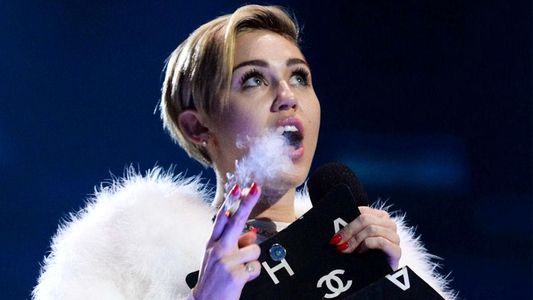 Miley Cyrus, de festejo: ¿Cuánto hace que no fuma marihuana?