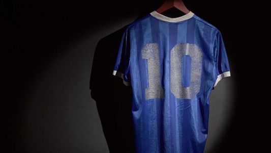 Hoy termina la subasta de la camiseta de Maradona: de cuánto es la única oferta