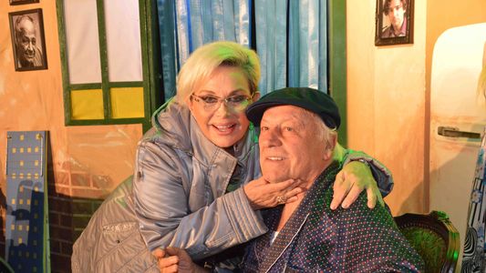 Carmen Barbieri, de paseo por Mar del Plata, fue al teatro a ver La Divina Familia: las fotos