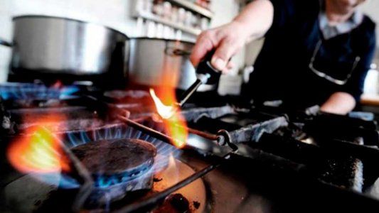 Otro golpe al bolsillo: gas, transporte y alimentos aumentarán desde el lunes