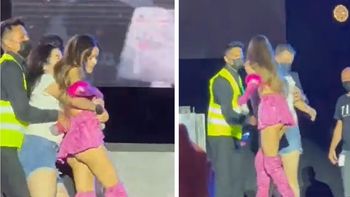 La reacción de Tini Stoessel cuando una fanática se subió al escenario
