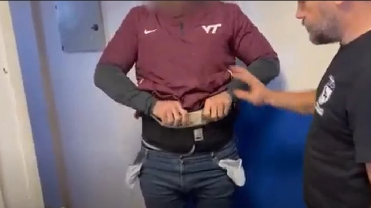 Un hombre intentó entrar al país con 26 celulares escondidos en su cintura. (Foto: AFIP)