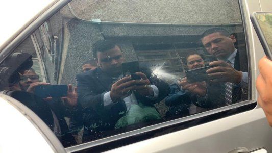 Atacan a la comitiva de Guaidó camino a la Asamblea Nacional venezolana