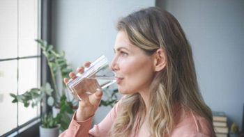 Agua tibia en ayunas: los siete beneficios para el cuerpo que muchos desconocen