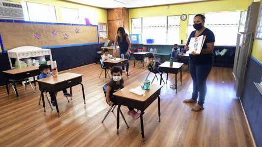 Regresar a las aulas, el dilema de Estados Unidos en medio de una pandemia que sigue avanzando