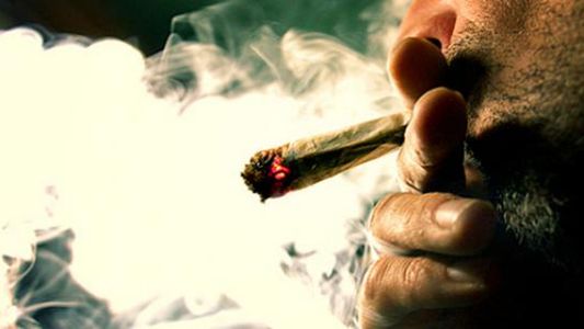 La verdad sobre la falsa oferta de la NASA por fumar porros 70 días