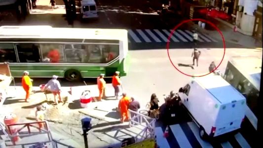 Video: persecución de película a dos motochorros en el barrio porteño de Monserrat